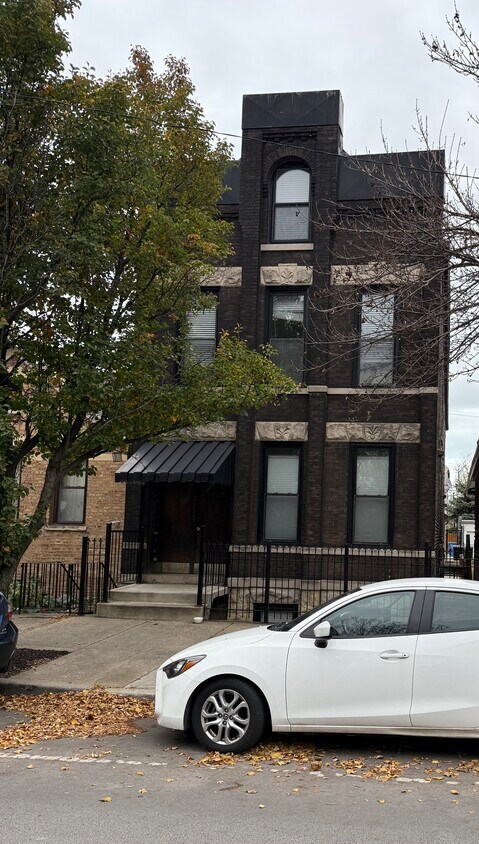 Primary Photo - 3115 S Racine Ave