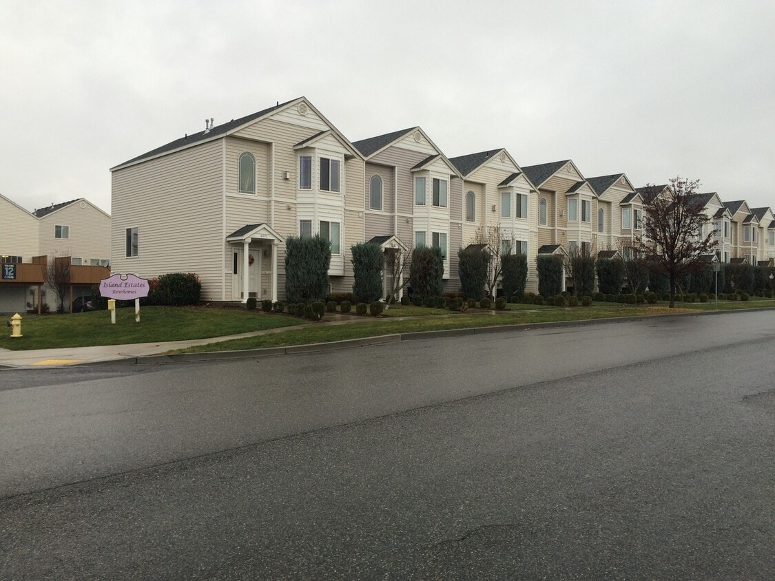 Primary Photo - Pasco Townhouse for Rent!