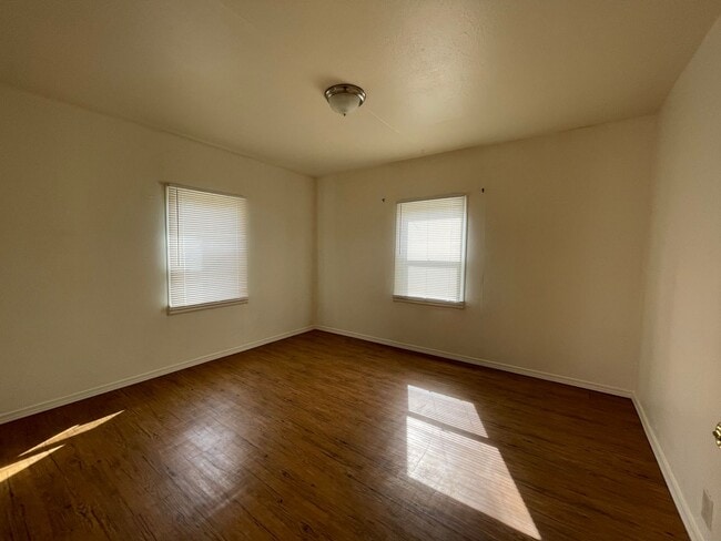 Building Photo - petj442