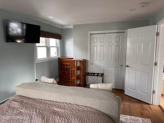 Building Photo - 101 Center Ave