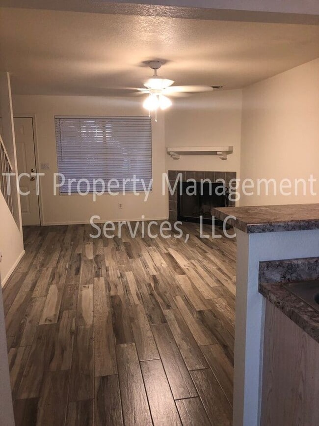 Building Photo - Cute 2 bedroom Town-home in Mesa!