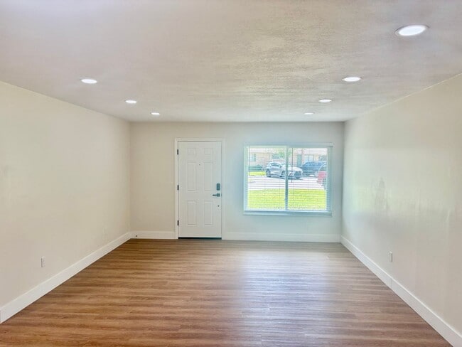 Photo - Beautiful, newly renovated 3/2 Condo in a ...