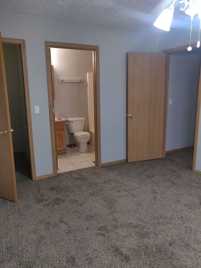 Building Photo - S Scenic Duplex