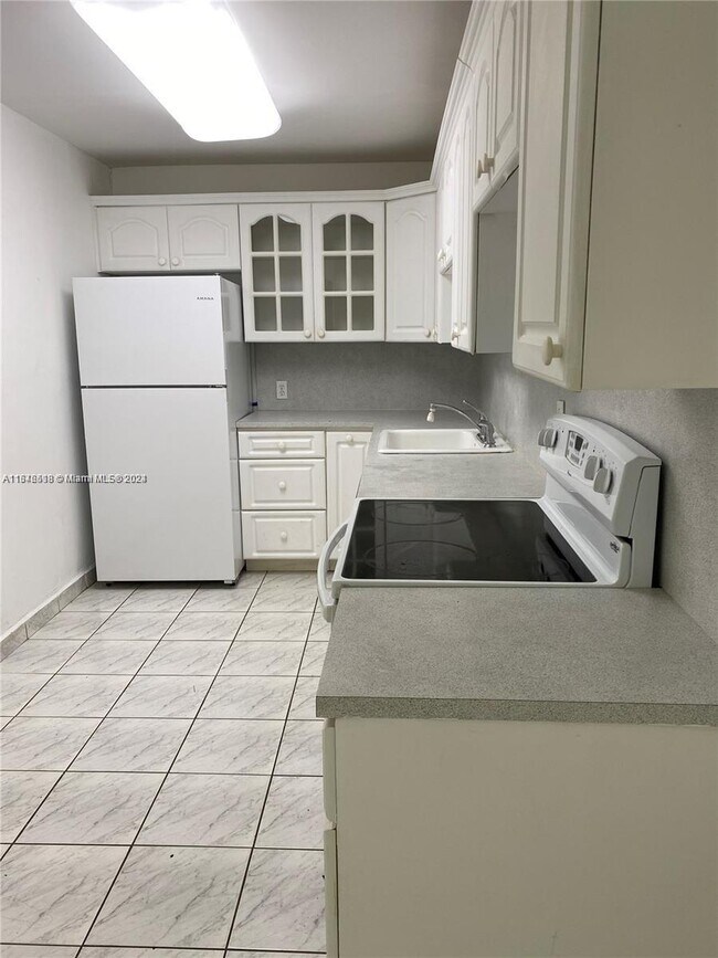 Building Photo - 6969 Collins Ave