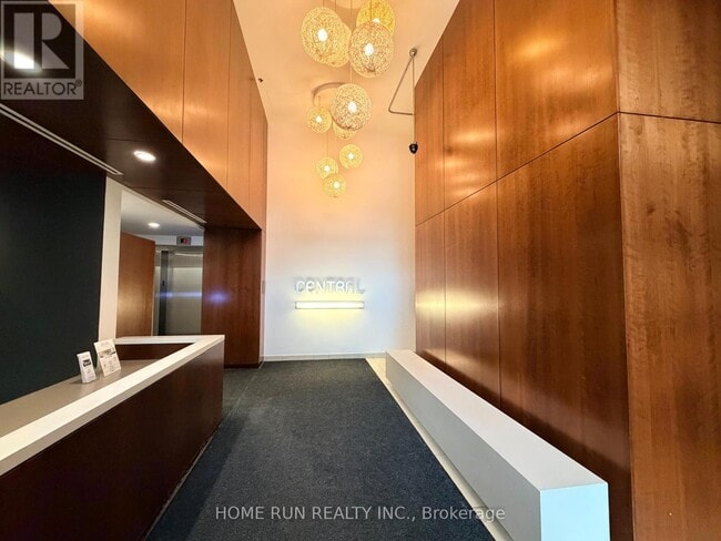 Building Photo - 354 Gladstone Ave