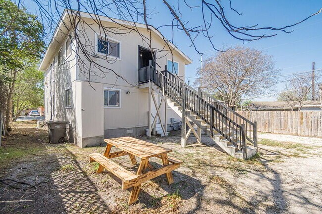 Foto del edificio - 2323 Arbor Pl