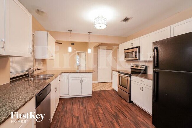 Foto del edificio - 21515 Beaverton Ave