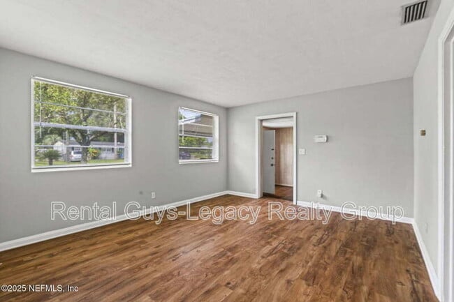 Building Photo - 3827 Colebrooke Dr