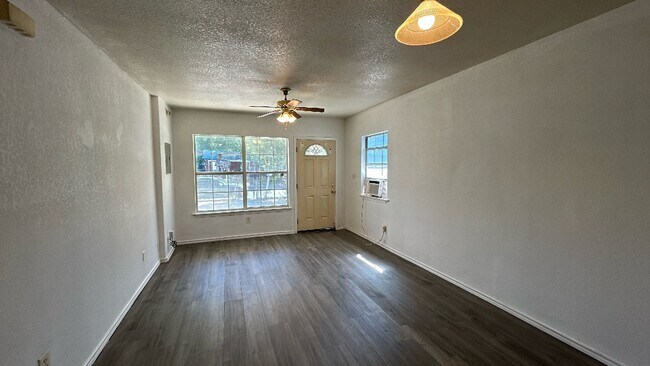Foto del edificio - COMING SOON! Cute 3 Bedroom, 1 Bath Close to Downtown San Antonio.