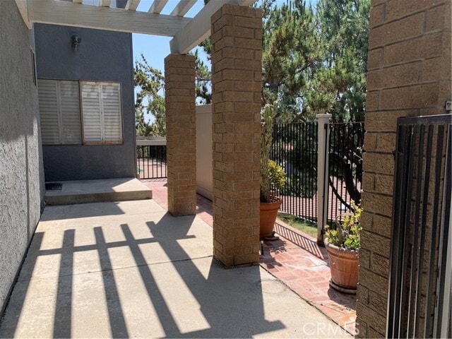 Foto del edificio - 2400 N North Creek Ln