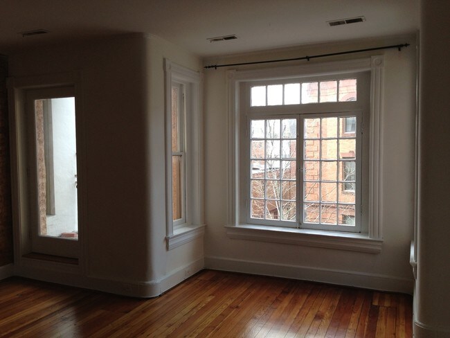 Building Photo - 1829 Phelps Pl NW
