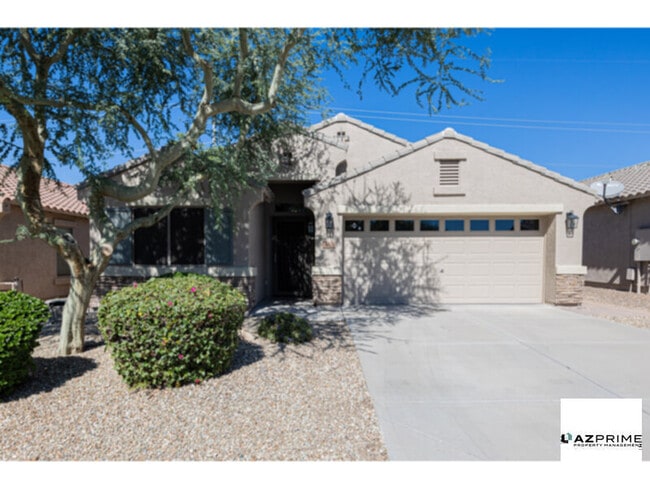 Building Photo - Live Large and Relax in Style in this Stun...