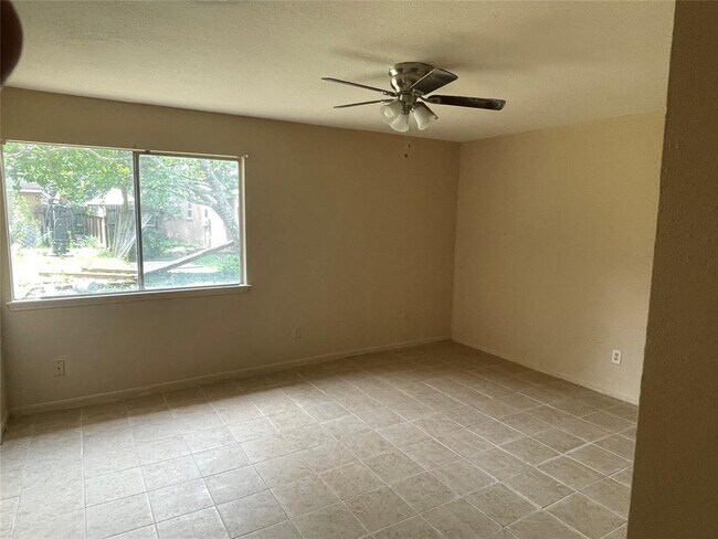 Building Photo - 1323 Kenforest Dr