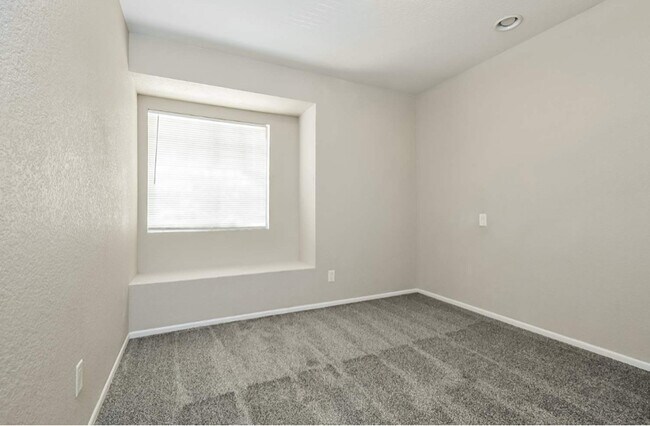 Foto del edificio - 2816 Secret Canyon Rd