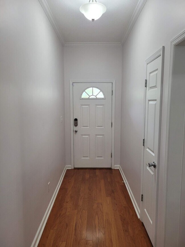 Building Photo - Cute 4BR/2BA home. Fenced in Backyard!