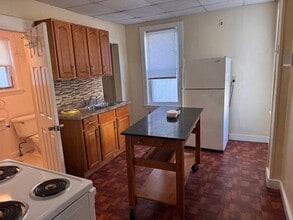 Building Photo - 36 Lynde St