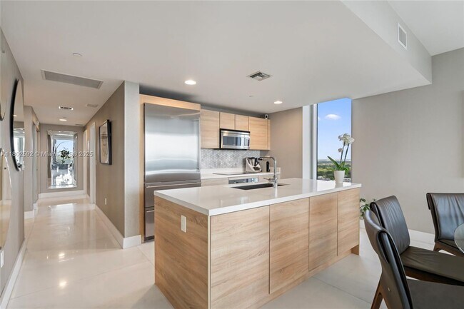 Building Photo - 16385 Biscayne Blvd