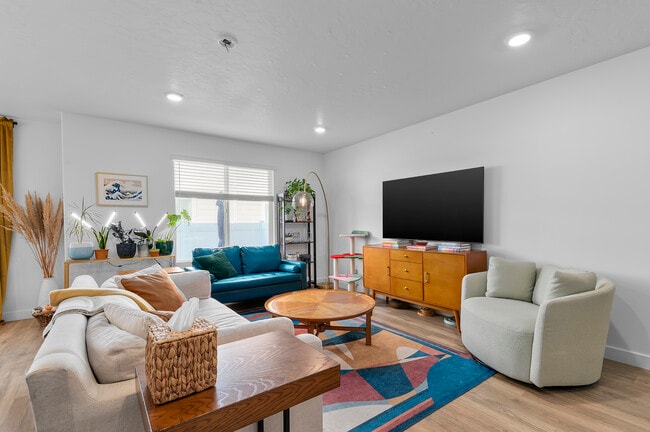 living room - 678 W 1870 S