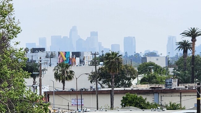 Foto del edificio - 2637 S Cochran Ave