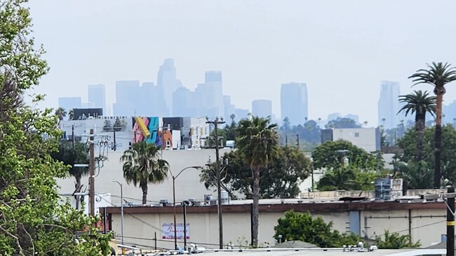 Foto del edificio - 2637 S Cochran Ave