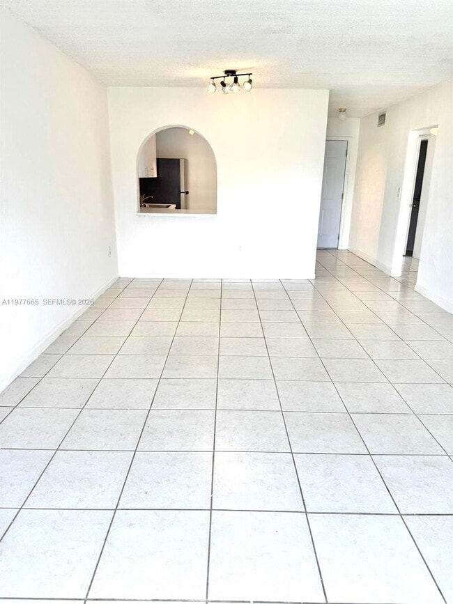 Foto del edificio - 301 NW 177th St