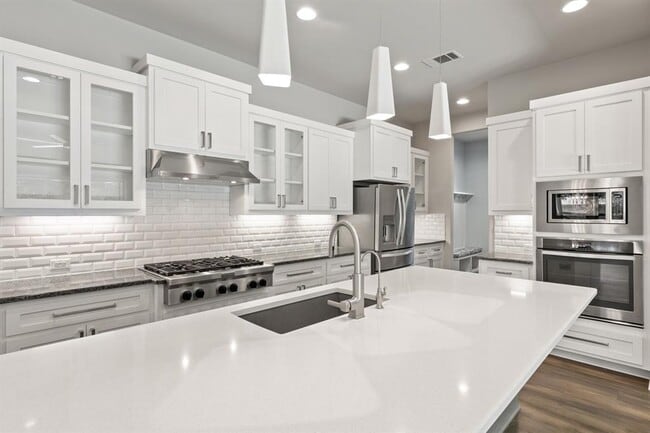 Building Photo - 605 White Tail Cv
