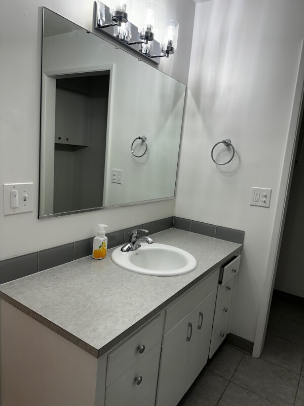 Building Photo - 2022 E Woodlawn Dr