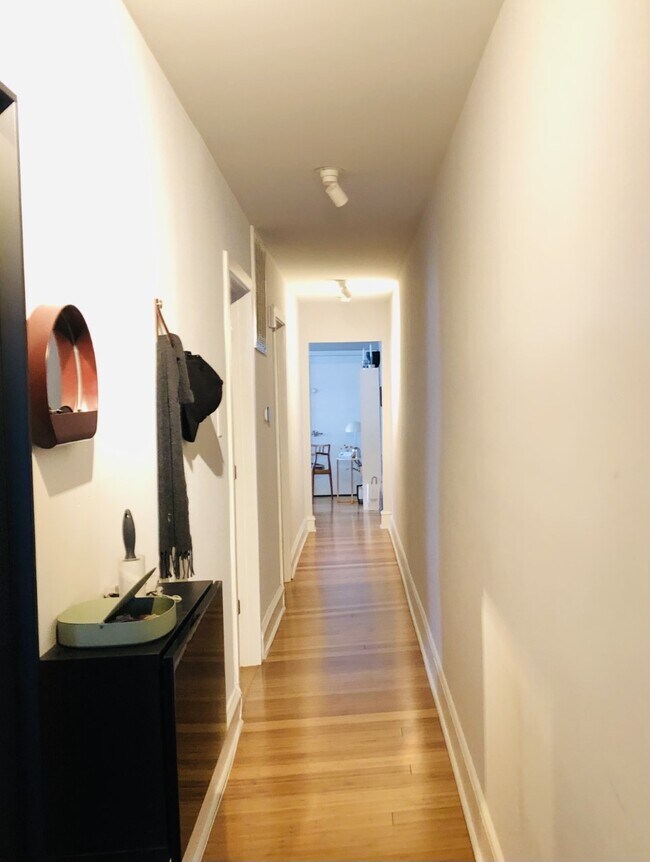 Foto del edificio - 6168 Ridge Ave