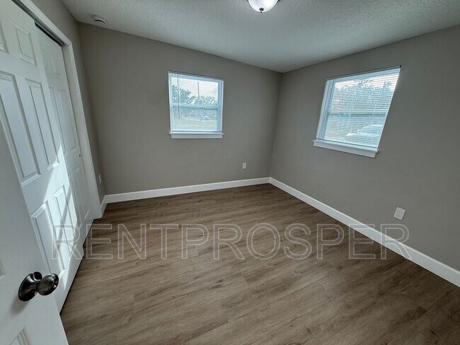 Building Photo - 39 N Ortman Dr