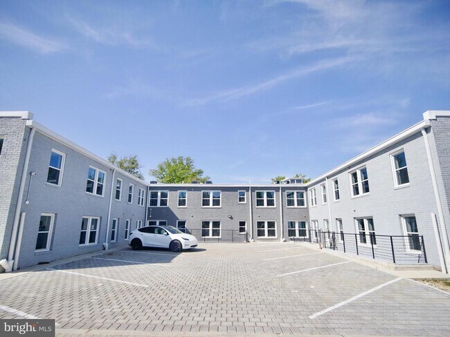 Foto del edificio - 220 Hamilton St NW