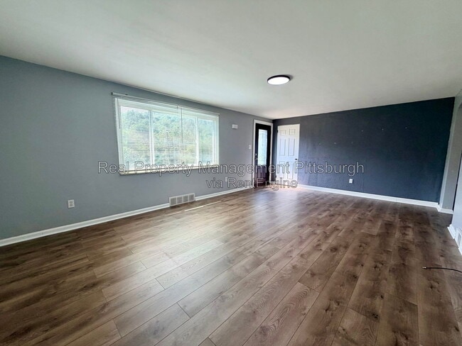 Building Photo - 7802 Noblestown Rd