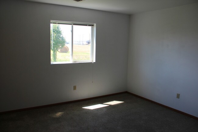 Building Photo - 3 Bedroom 1.5 Bath Winner, SD