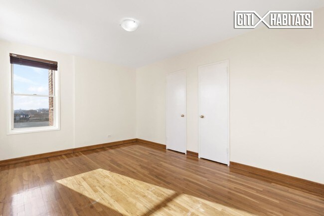 Foto del edificio - 1345 E 4th St
