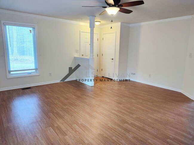 Foto del edificio - 312 Lakeshore Dr