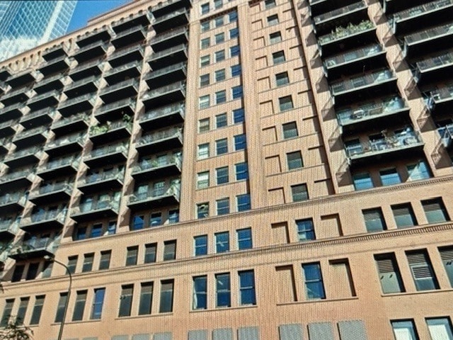 Building Photo - 165 N Canal St