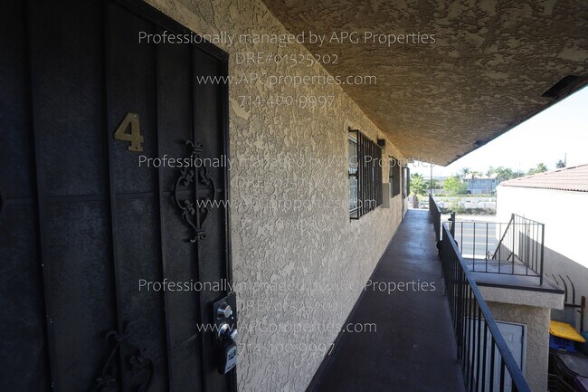 Foto del edificio - 830 E Anaheim St