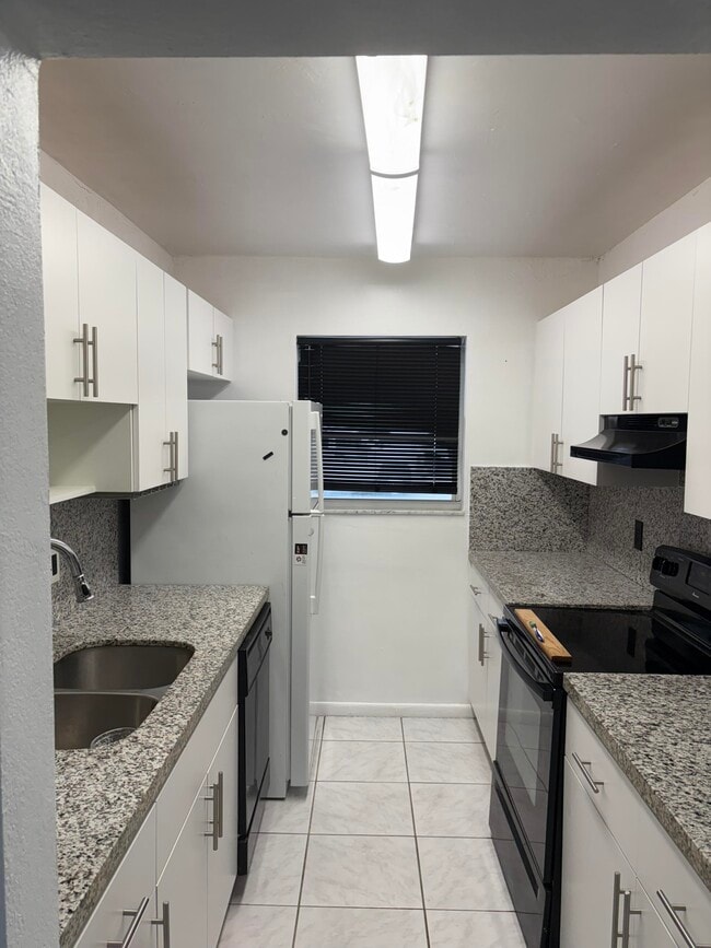 Building Photo - 2801 Albatross Rd