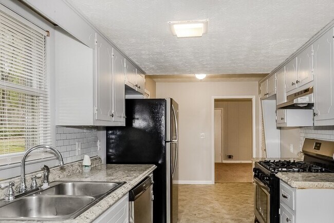 Building Photo - Pretty two-story 4BR 3BA Conyers now leasing!