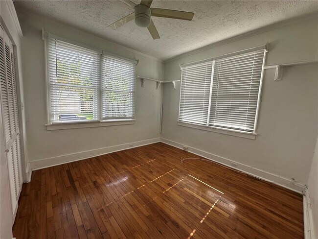 Foto del edificio - 411 SW 19th St