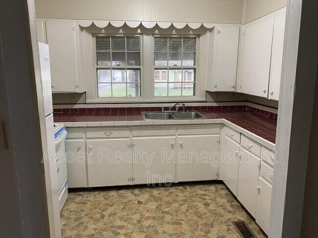 Building Photo - 1506 S Odell Rd