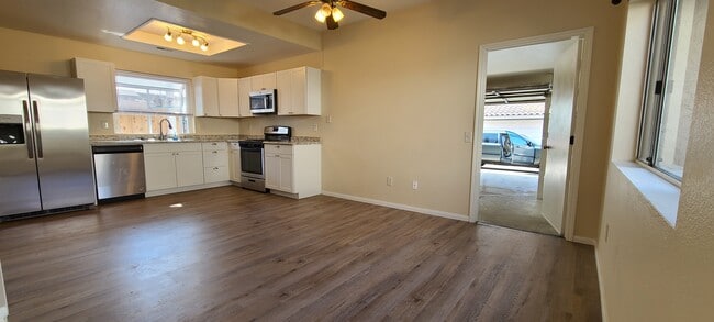 Building Photo - 1388 Palomar Pl