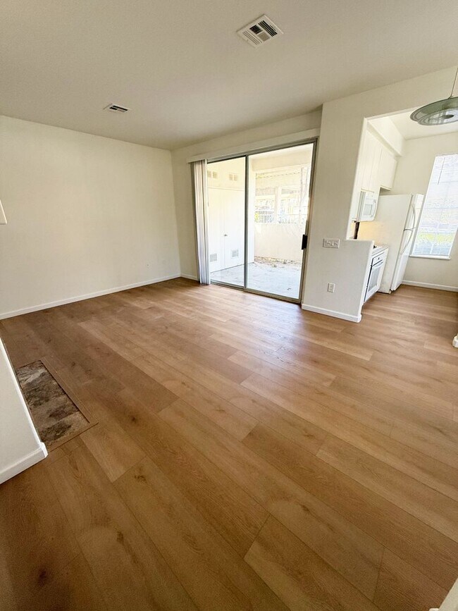 Foto del edificio - 2 Bed/2 Bath Condo in Martinique Complex -...