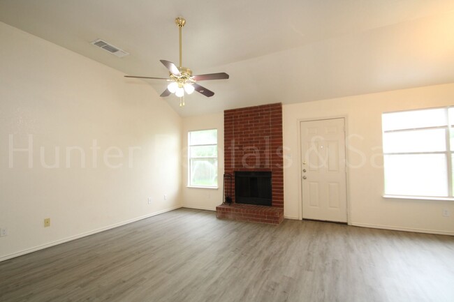 Foto del edificio - Perfect Four-Bedroom!