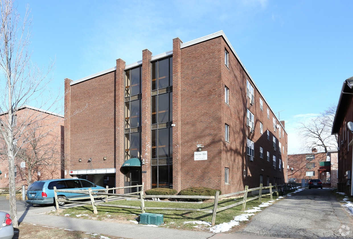 240 Laurel St, Hartford, CT 06105 Apartments in Hartford, CT