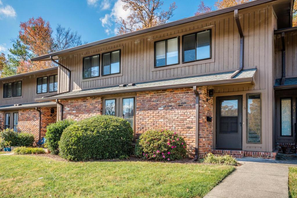 706 Oak Tree Dr, Chapel Hill, NC 27517 Condo for Rent in Chapel Hill