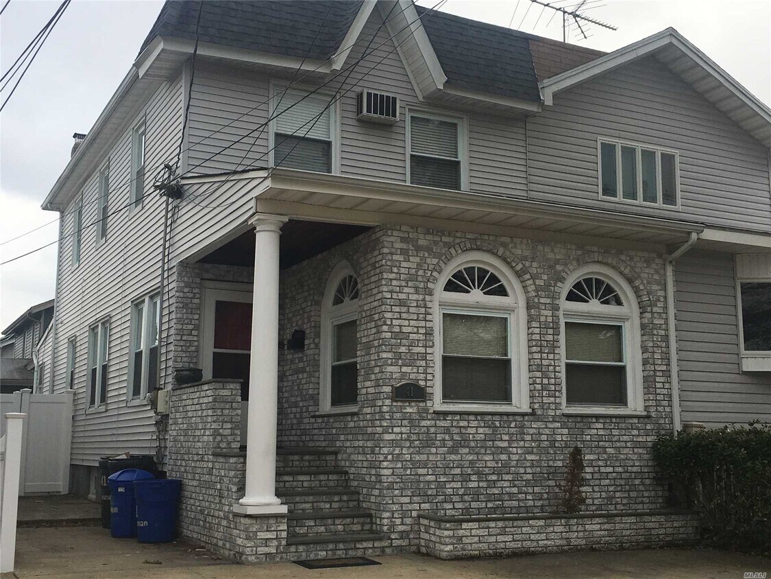 Primary Photo - 41 W Seaman Ave