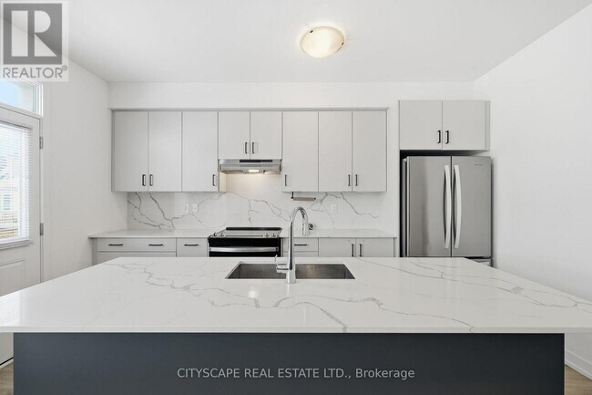 Photo du bâtiment - 8 Andrew Knowles Ln