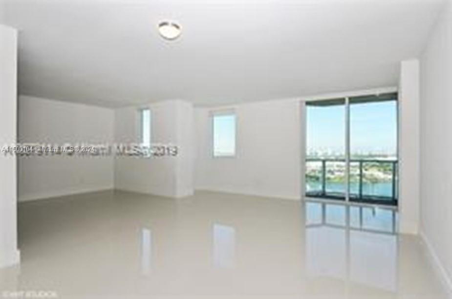 Foto principal - 244 Biscayne Blvd