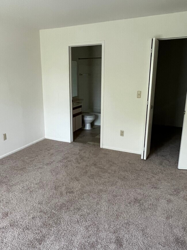 Building Photo - 2750 Windwood Dr