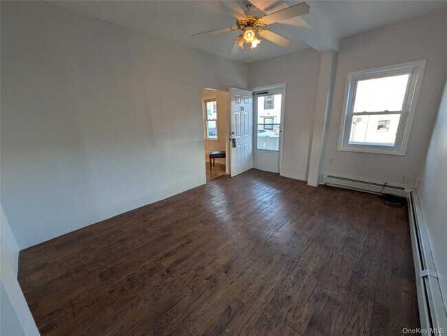 Foto del edificio - 90-92 W Railroad Avenue Unit